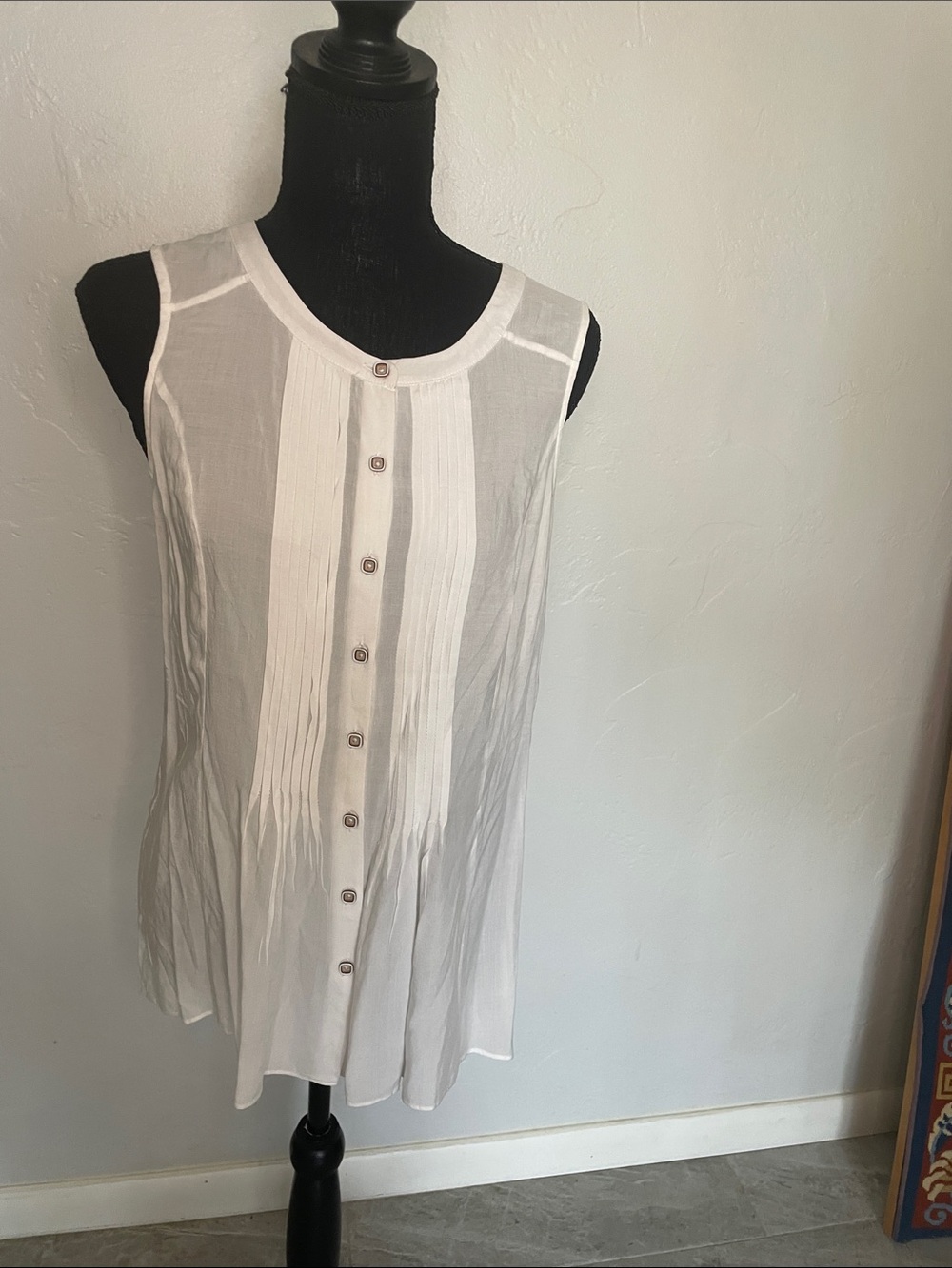 Women’s White Pintuck Button-Front Sleeveless Camisole Blouse